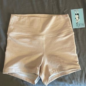 Small shell rose high rise Fleo shorts
